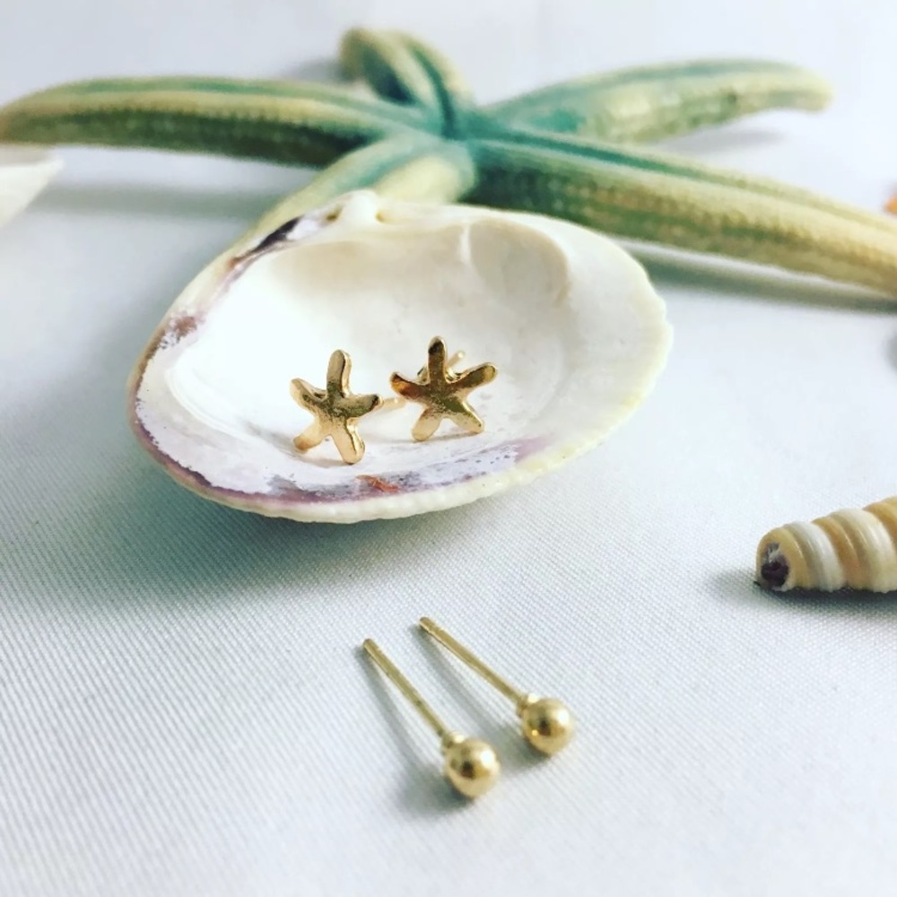 DAINTY Gold jewelry 2 Pc Hand-stamp Stud Earrings